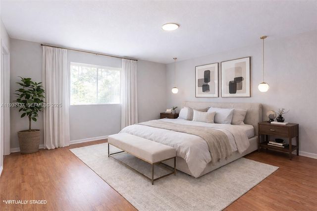 59 SE 3rd Ave, Hallandale Beach, FL 33009