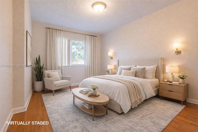 59 SE 3rd Ave, Hallandale Beach, FL 33009