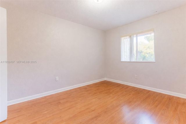 59 SE 3rd Ave, Hallandale Beach, FL 33009