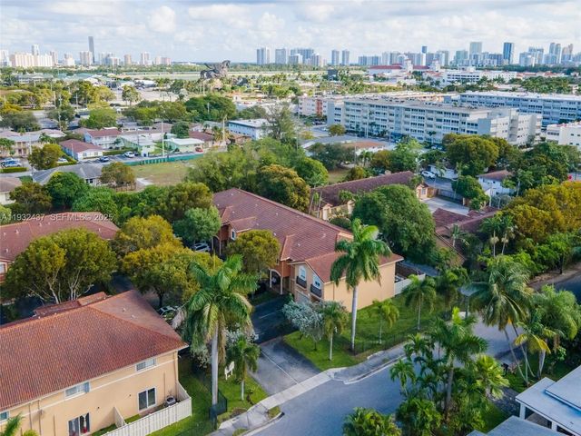 59 SE 3rd Ave, Hallandale Beach, FL 33009