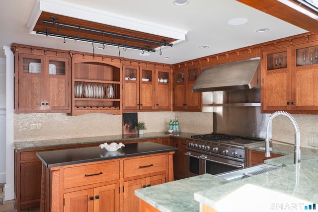 107 Parade Hill Road, New Canaan, CT 06840