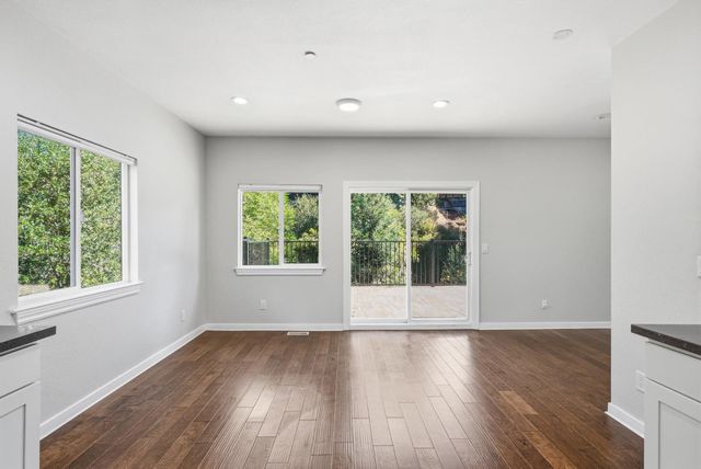 6188 Oakdale Avenue, Oakland, CA 94605