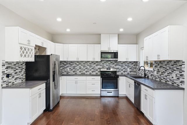 6188 Oakdale Avenue, Oakland, CA 94605