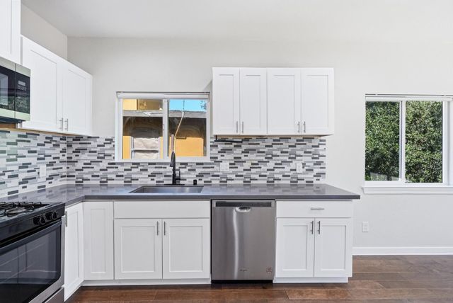 6188 Oakdale Avenue, Oakland, CA 94605