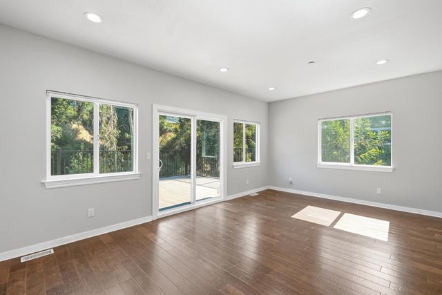 6188 Oakdale Avenue, Oakland, CA 94605