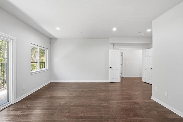 6188 Oakdale Avenue, Oakland, CA 94605