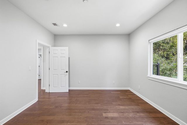 6188 Oakdale Avenue, Oakland, CA 94605
