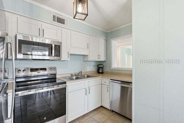 40 Folly Field Road 231, Hilton Head Island, SC 29928