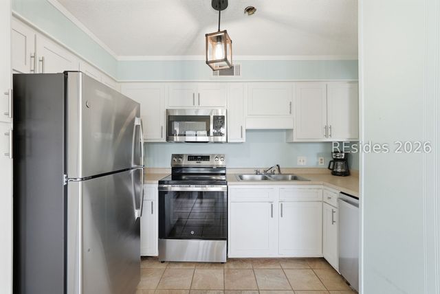 40 Folly Field Road 231, Hilton Head Island, SC 29928