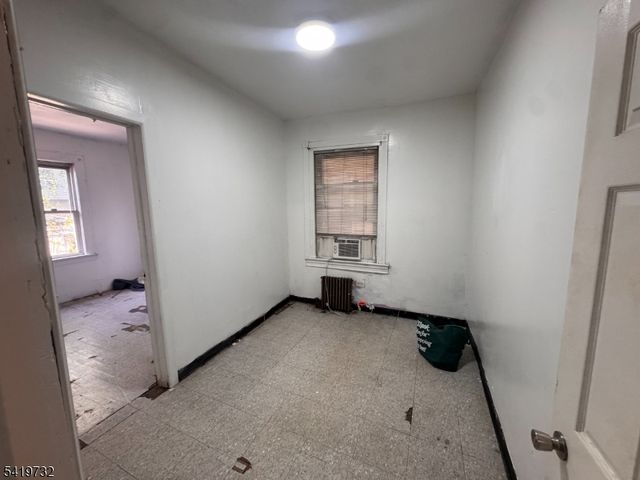 321 S 5Th St, Elizabeth City, NJ 07206