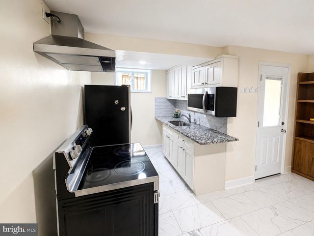 1209 CHAPEL OAKS DR, Capitol Heights, MD 20743