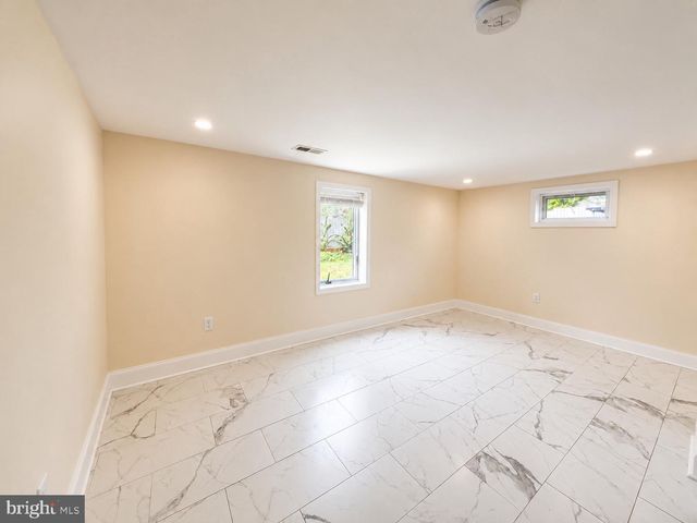 1209 CHAPEL OAKS DR, Capitol Heights, MD 20743