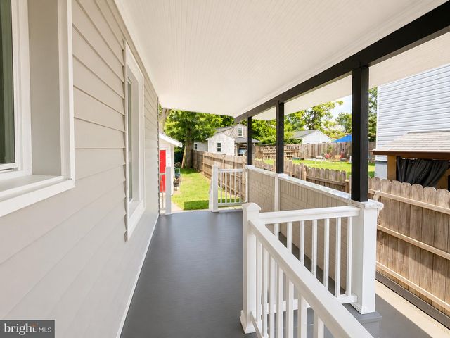 1209 CHAPEL OAKS DR, Capitol Heights, MD 20743