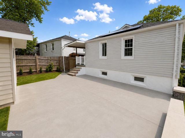 1209 CHAPEL OAKS DR, Capitol Heights, MD 20743