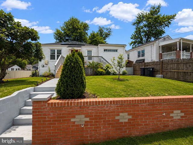 1209 CHAPEL OAKS DR, Capitol Heights, MD 20743