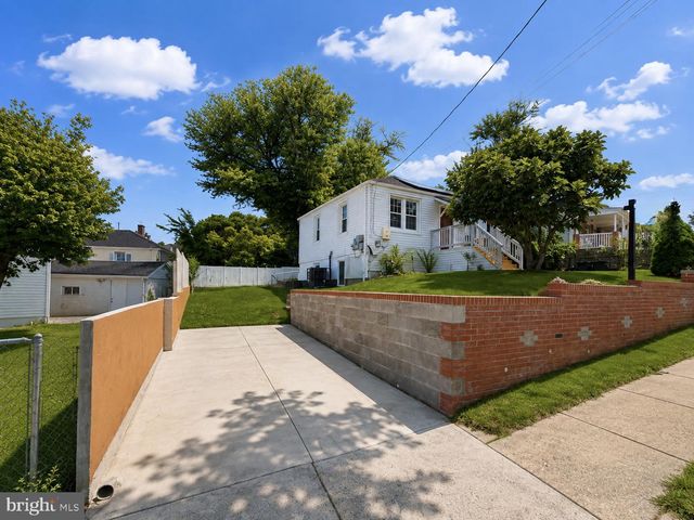 1209 CHAPEL OAKS DR, Capitol Heights, MD 20743