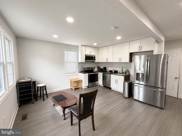 1209 CHAPEL OAKS DR, Capitol Heights, MD 20743