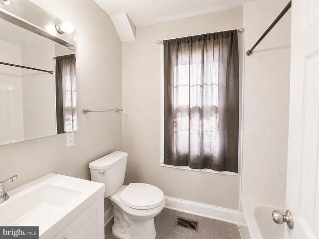 1209 CHAPEL OAKS DR, Capitol Heights, MD 20743