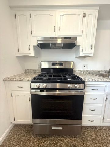 1093 Raymond Road, Hanford, CA 93230