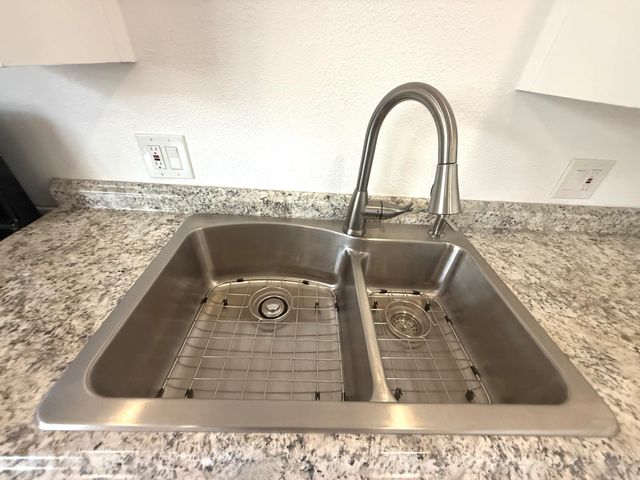 1093 Raymond Road, Hanford, CA 93230