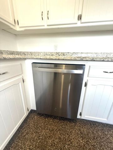 1093 Raymond Road, Hanford, CA 93230