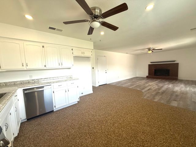 1093 Raymond Road, Hanford, CA 93230