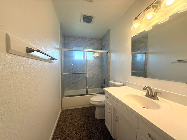 1093 Raymond Road, Hanford, CA 93230