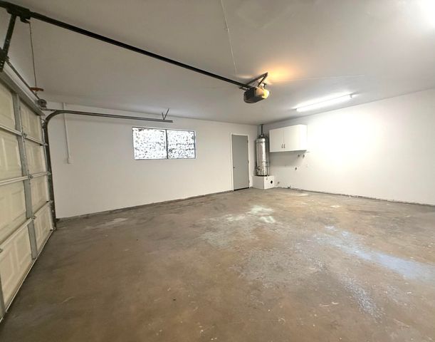 1093 Raymond Road, Hanford, CA 93230