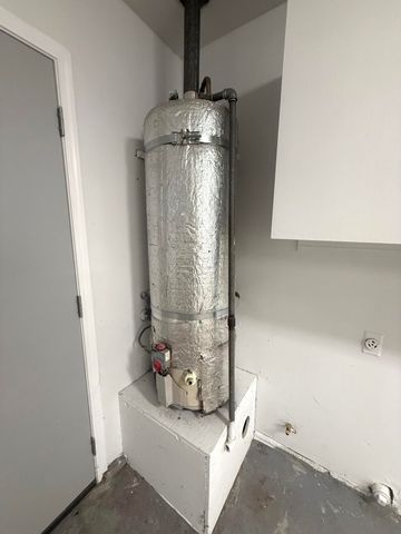 1093 Raymond Road, Hanford, CA 93230