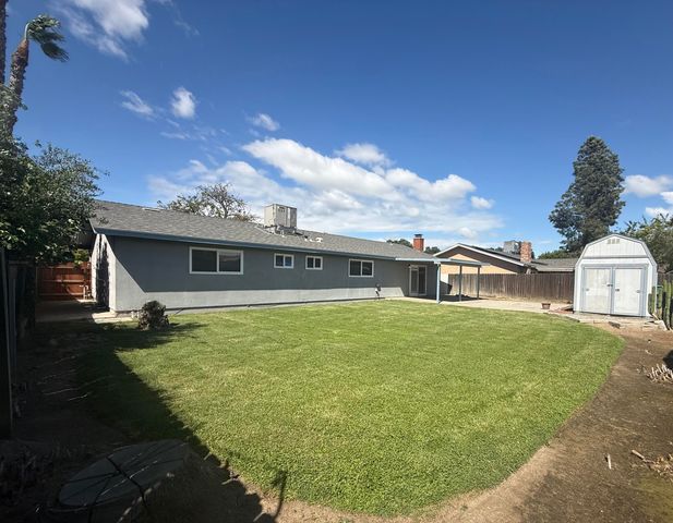 1093 Raymond Road, Hanford, CA 93230