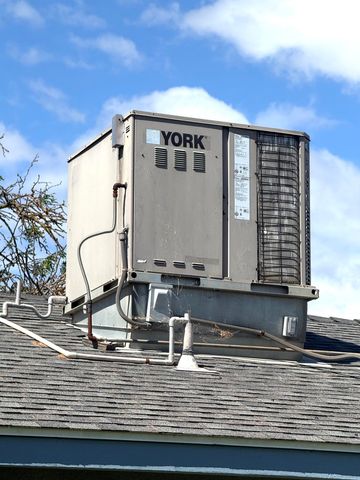 1093 Raymond Road, Hanford, CA 93230