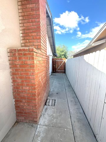 1093 Raymond Road, Hanford, CA 93230