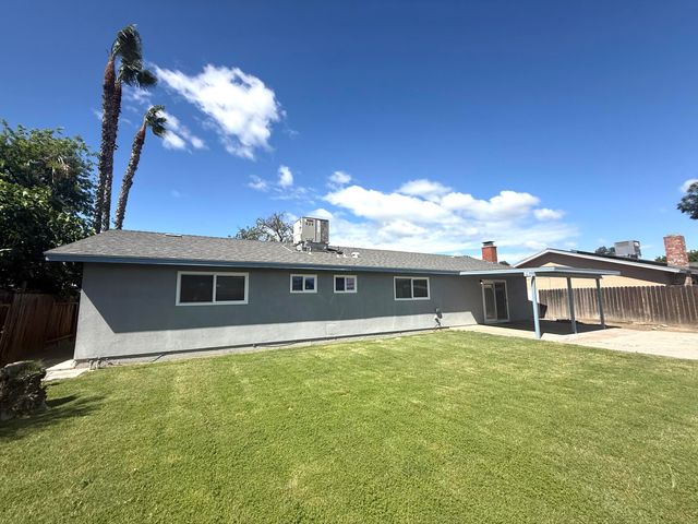 1093 Raymond Road, Hanford, CA 93230