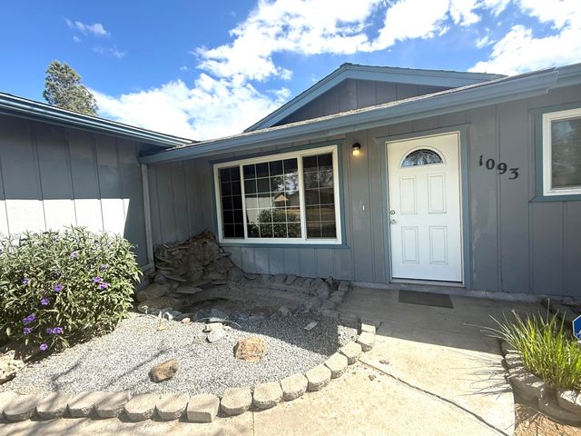 1093 Raymond Road, Hanford, CA 93230