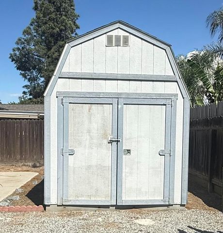 1093 Raymond Road, Hanford, CA 93230