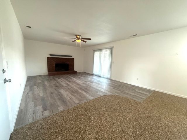 1093 Raymond Road, Hanford, CA 93230