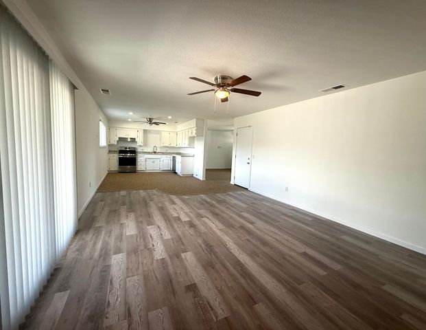 1093 Raymond Road, Hanford, CA 93230