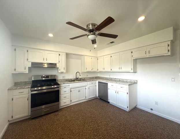 1093 Raymond Road, Hanford, CA 93230