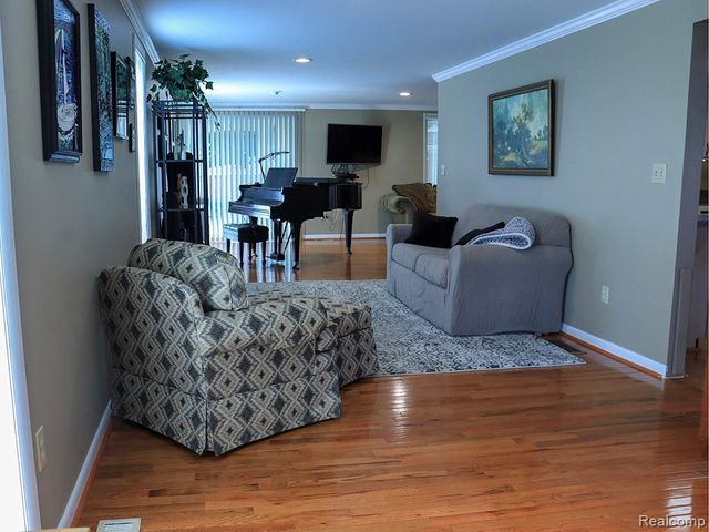 311 S Clinton Street, Stockbridge, MI 49285