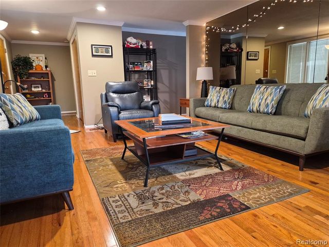 311 S Clinton Street, Stockbridge, MI 49285