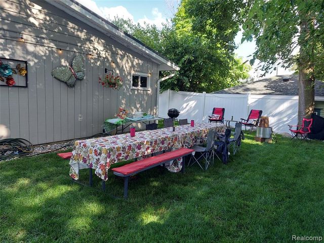 311 S Clinton Street, Stockbridge, MI 49285