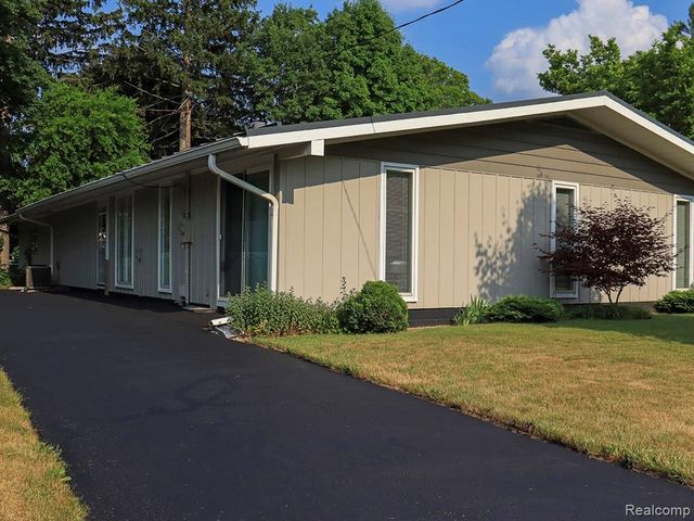 311 S Clinton Street, Stockbridge, MI 49285