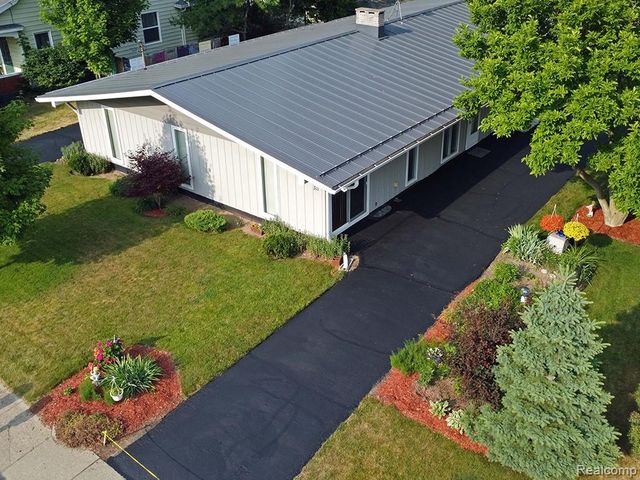 311 S Clinton Street, Stockbridge, MI 49285