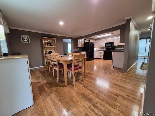 311 S Clinton Street, Stockbridge, MI 49285