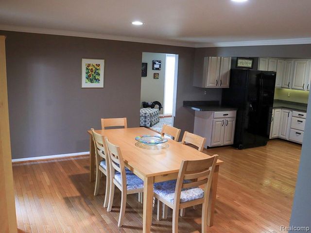 311 S Clinton Street, Stockbridge, MI 49285