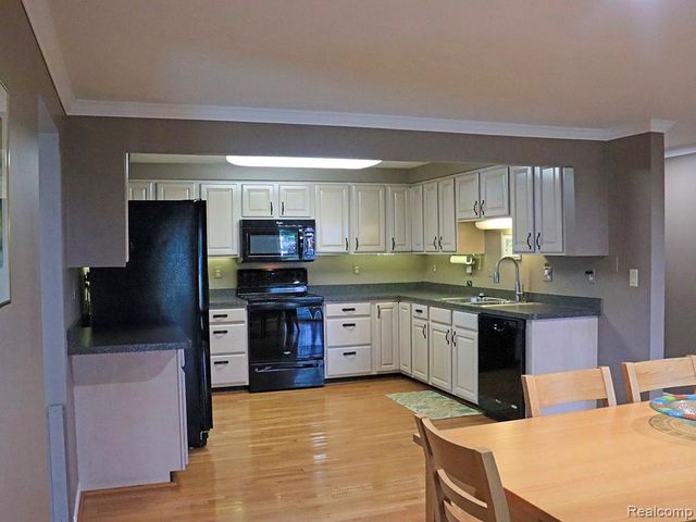 311 S Clinton Street, Stockbridge, MI 49285