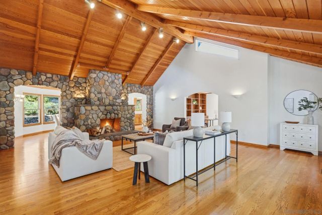 432 Arnold Way, Alpine, CA 91901