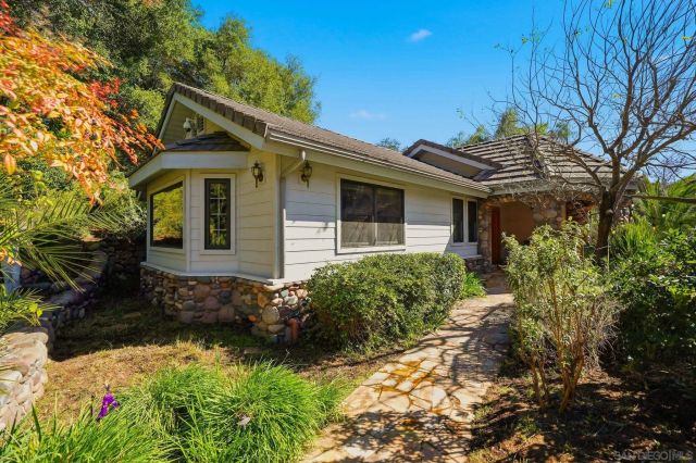 432 Arnold Way, Alpine, CA 91901