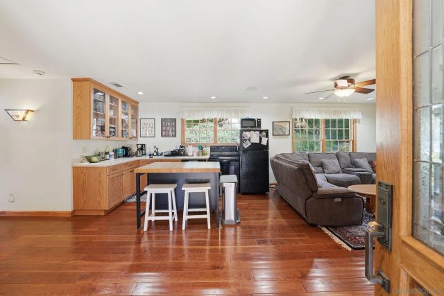 432 Arnold Way, Alpine, CA 91901