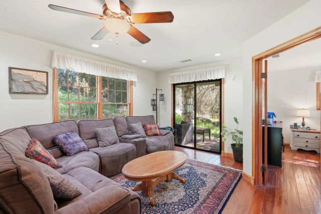 432 Arnold Way, Alpine, CA 91901